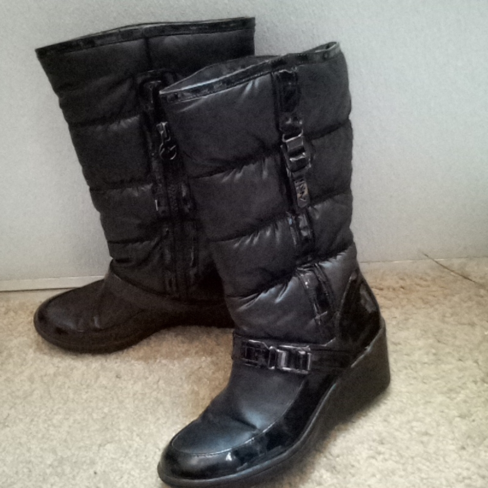 AK wedge rain snow boots black size 7.5